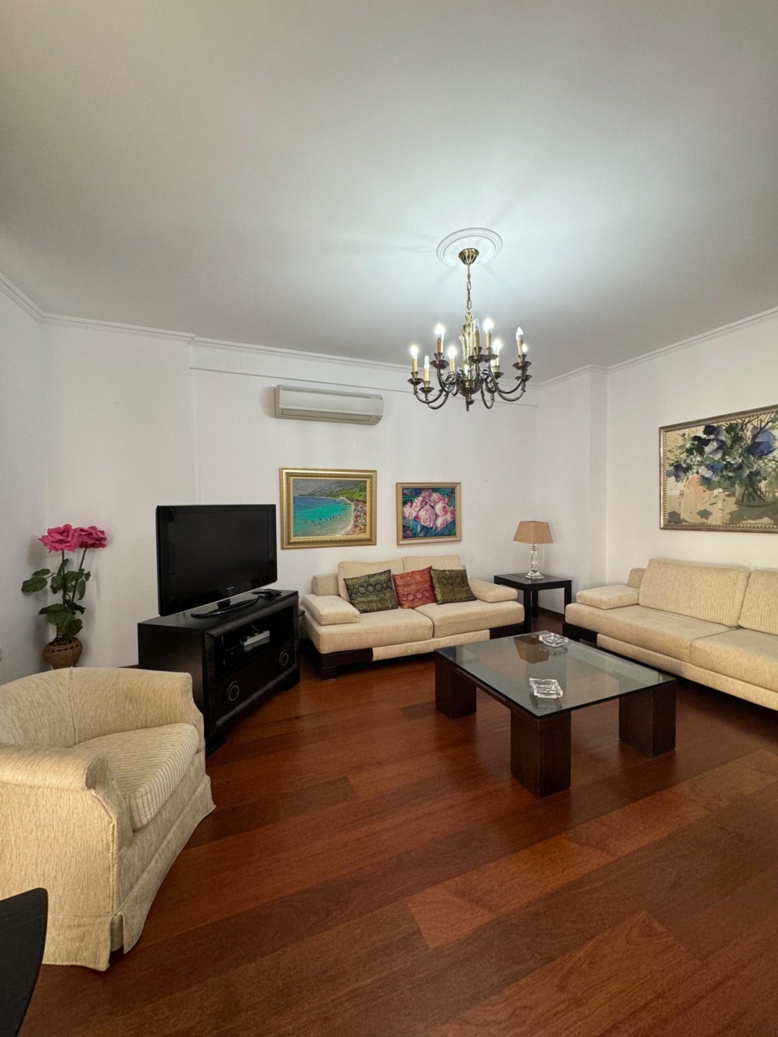 6f35f781-495a-42fe-8b78-090928e46295 Apartament 2+1 per qera, rruga e Bogdaneve, Tirane.
