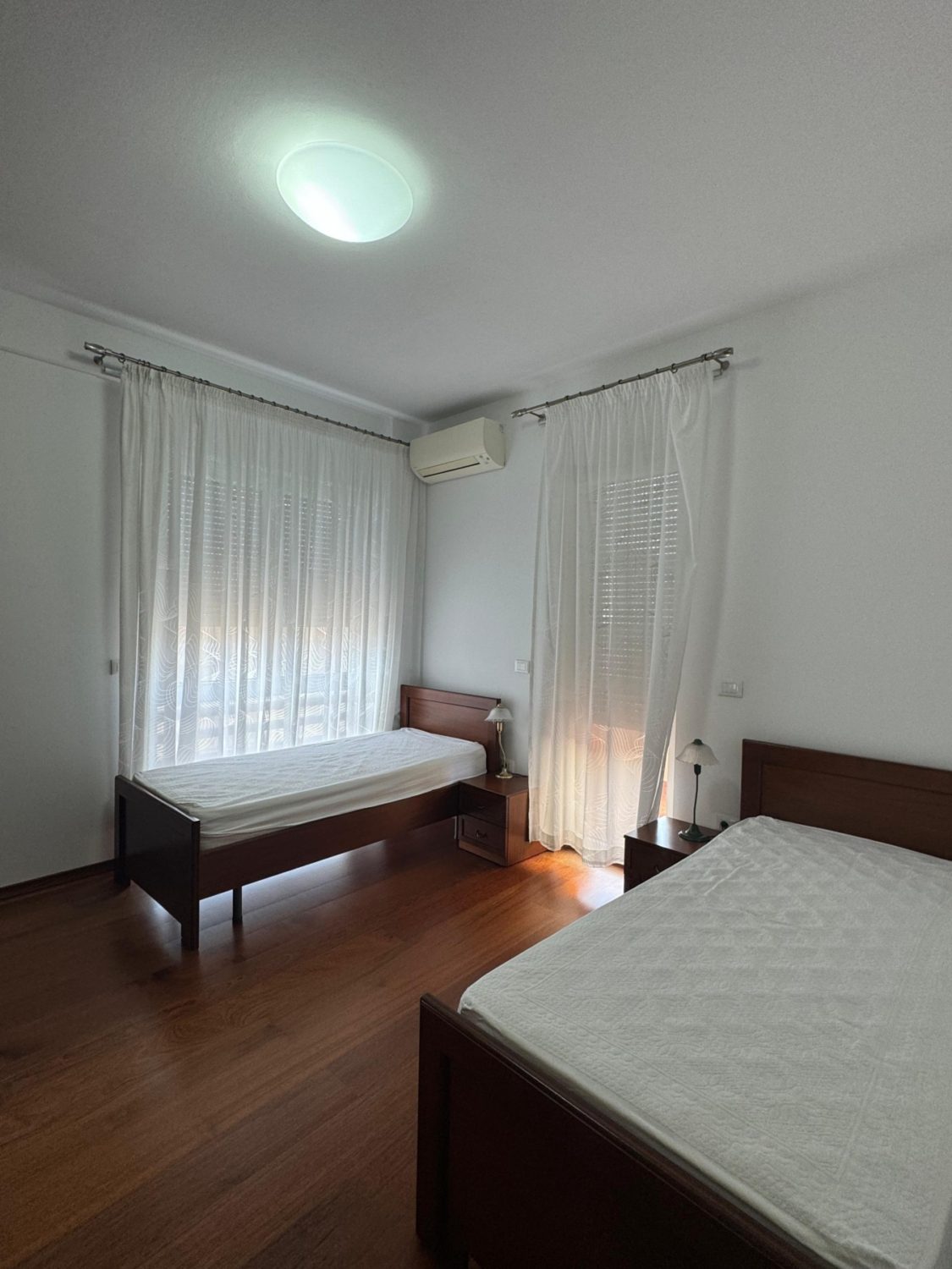 Apartament 2+1 per qera, rruga e Bogdaneve, Tirane.