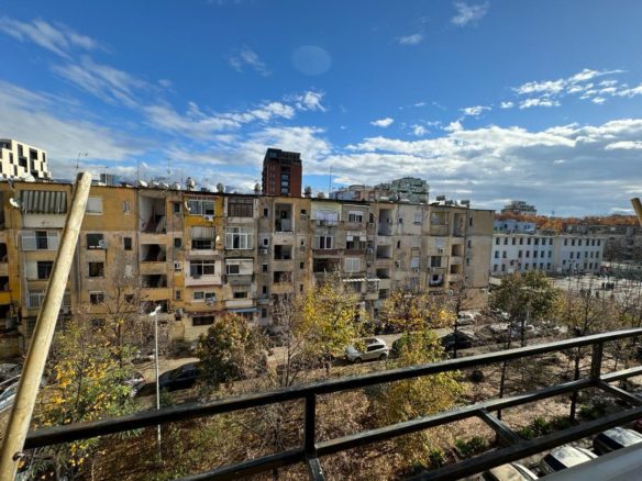 Apartament 2+1 per shitje, prane rruges Myslym Shyri, Tirane.