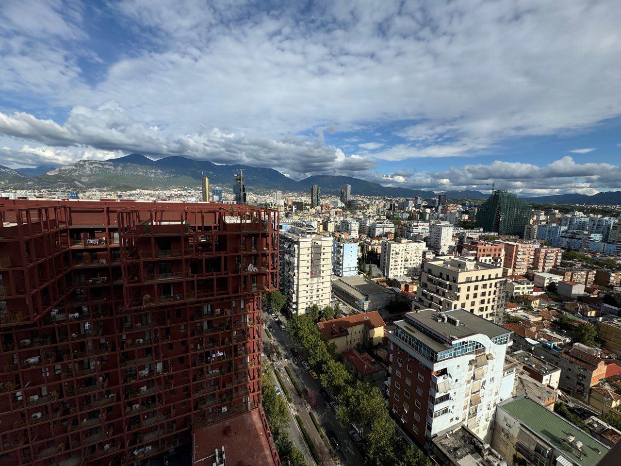 Apartament 3+1 per shitje, te Garden Building, Tirane.