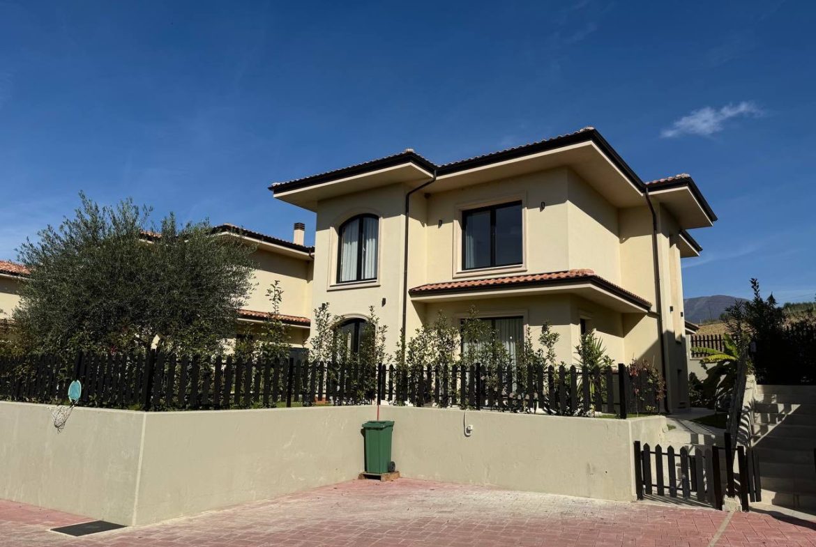 Super vile per qera, Tuscany Villas, prane TEG, Tirane.