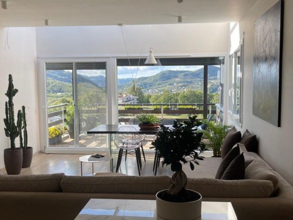 Super apartament 2+1 per shitje, te Long Hill Residence, Tirane.