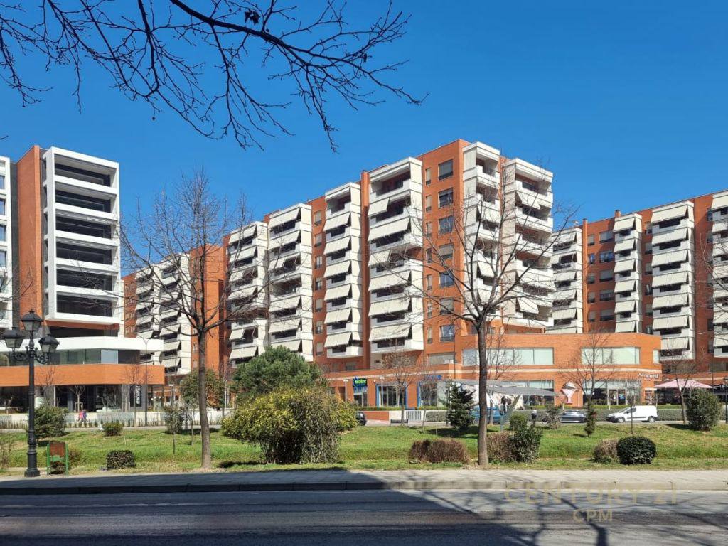 Dyqan per shitje, te kompleksi Delijorgji, Tirane.