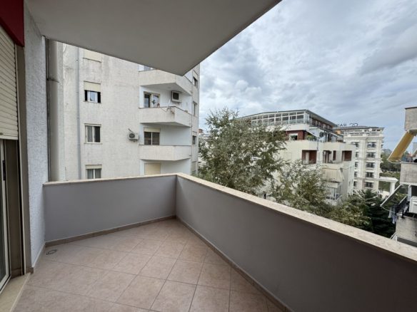 Apartament 2+1 per shitje, te Liqeni Thate, Tirane.