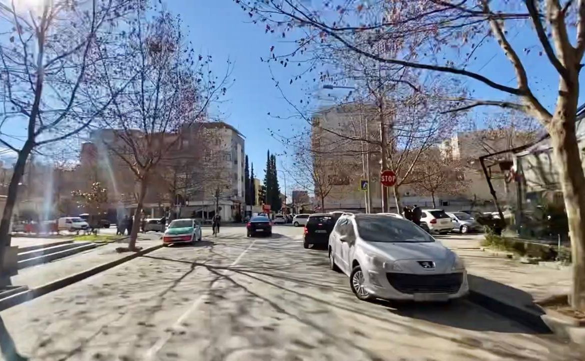 Shiten 98 parkime, ne Don Bosko, Tirane.