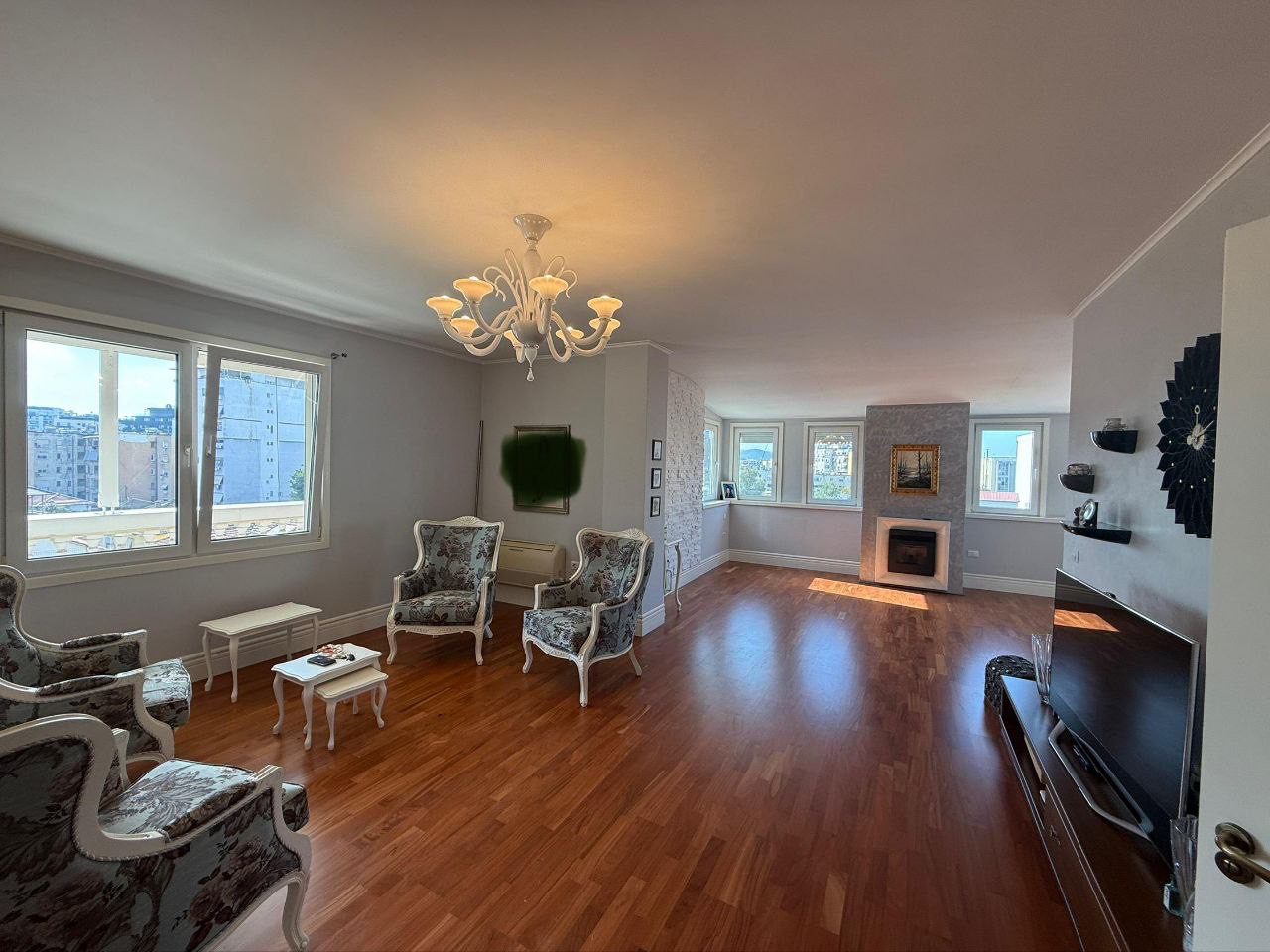 Apartament per shitje, prane Qendres, Tirane.