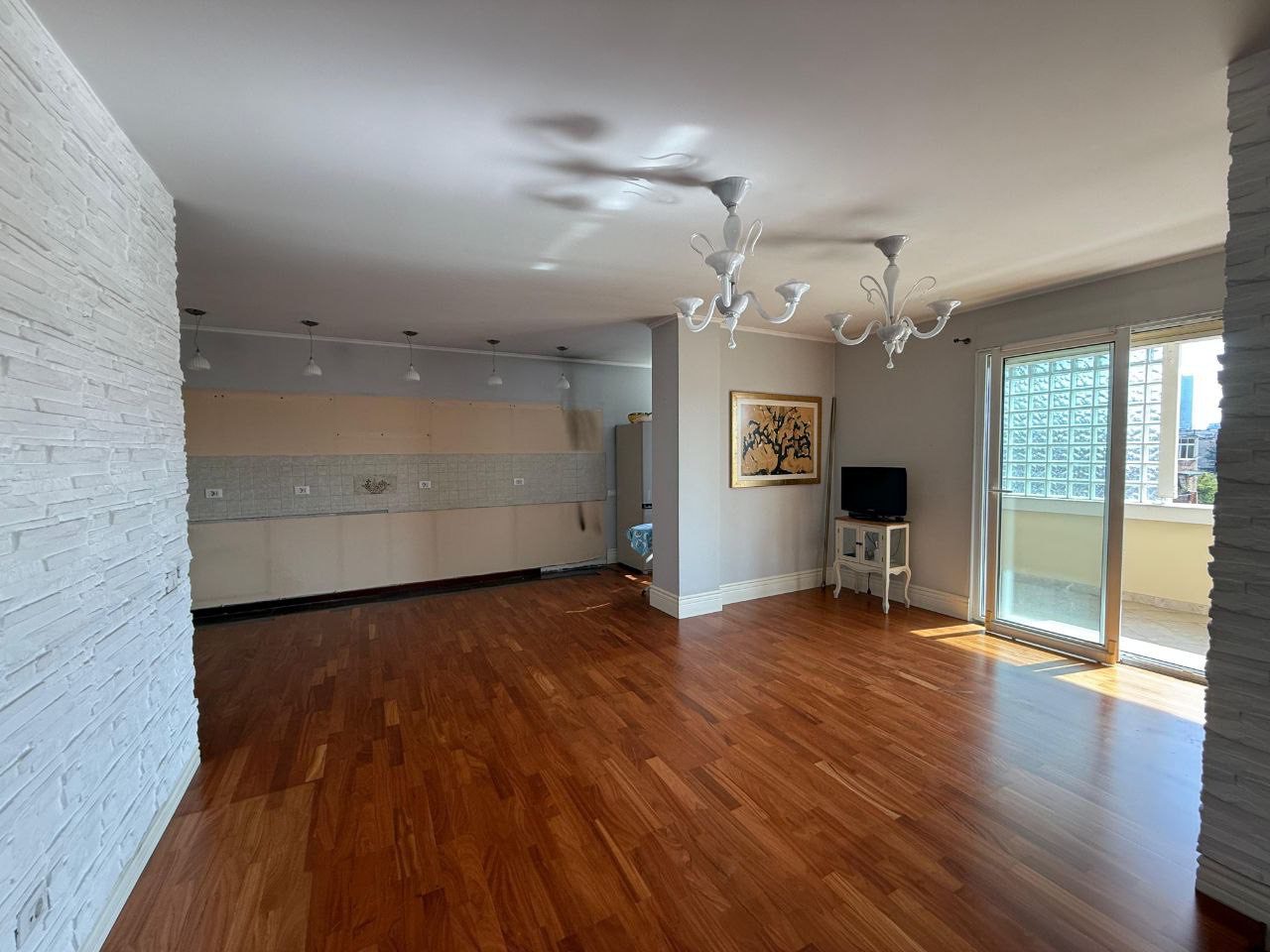 Apartament per shitje, prane Qendres, Tirane.