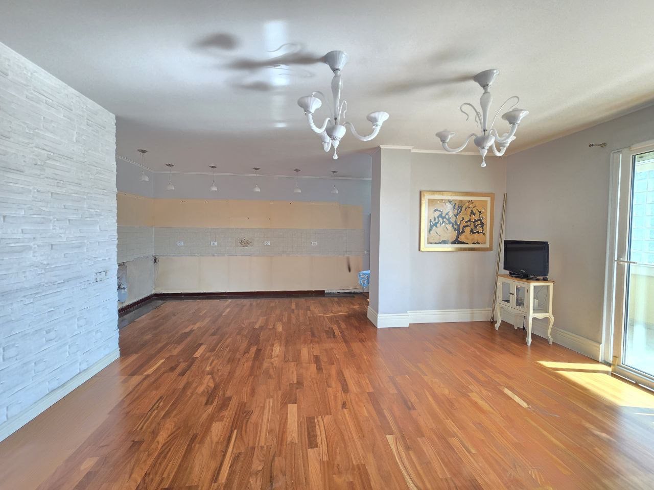 Apartament per shitje, prane Qendres, Tirane.