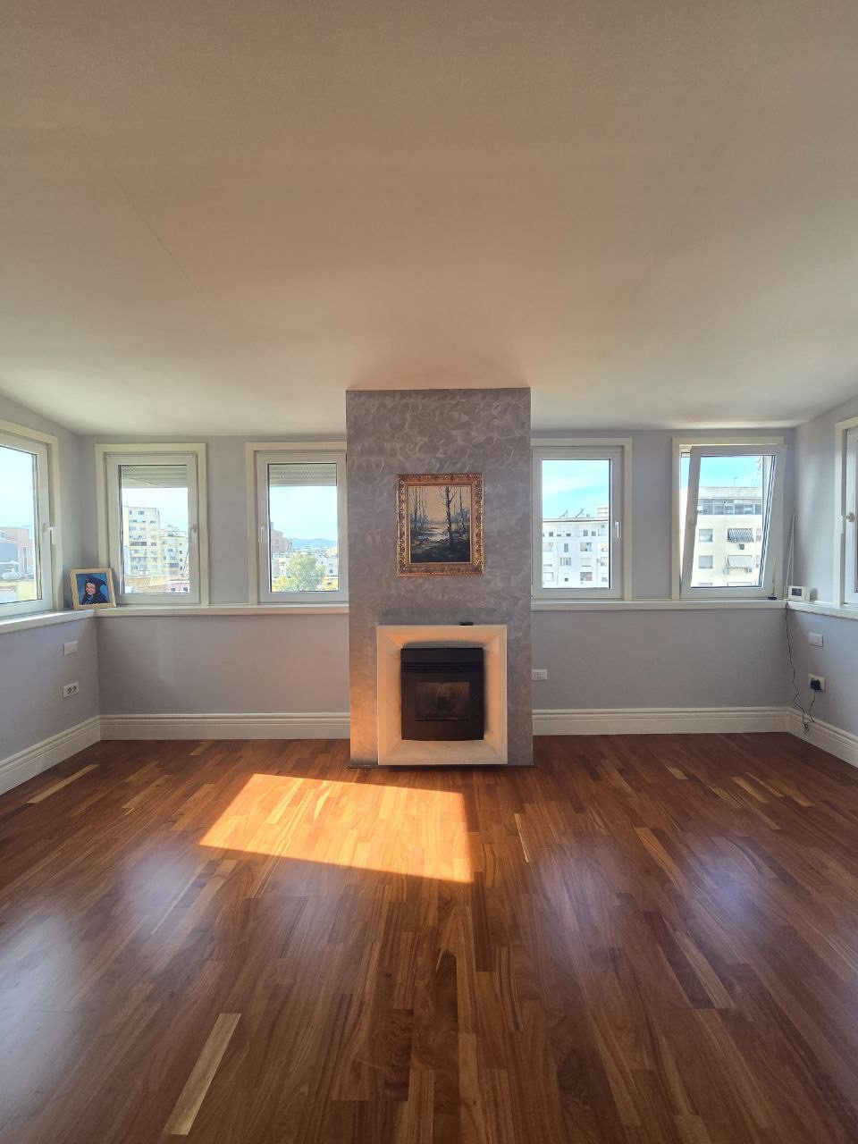 Apartament per shitje, prane Qendres, Tirane.