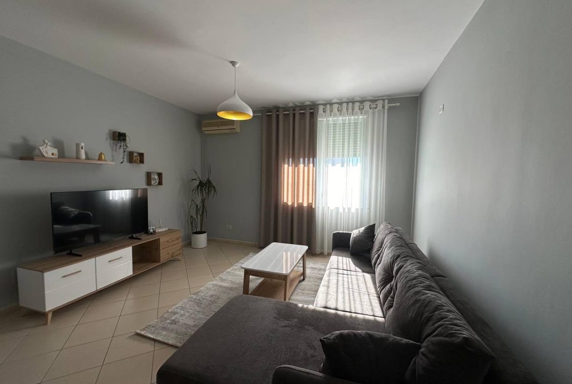 Apartament 1+1 per qera, te Bashkia, Durres.