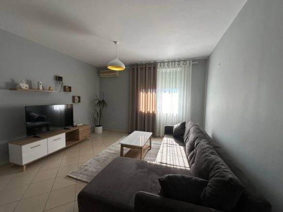 Apartament 1+1 per qera, te Bashkia, Durres.
