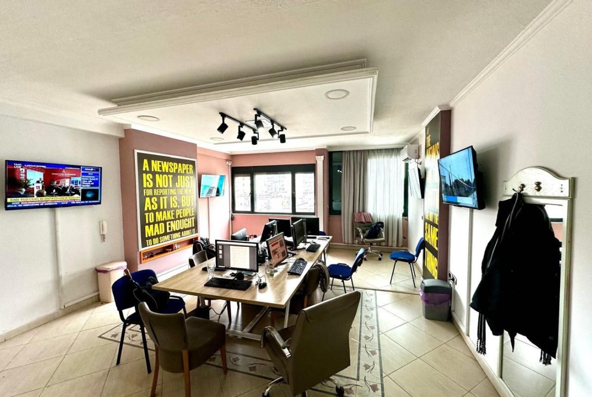 Apartament 3+1 per shitje, ne Bllok, Tirane.