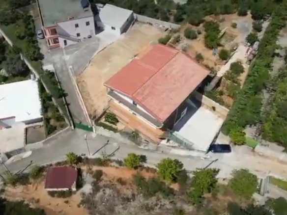 Vile 3-kateshe+truall per shitje, ne Kodren e Tigrit, Tirane.