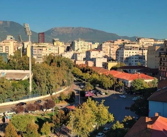 Ambient biznesi per qera, te Stadiumi Dinamo, Tirane.