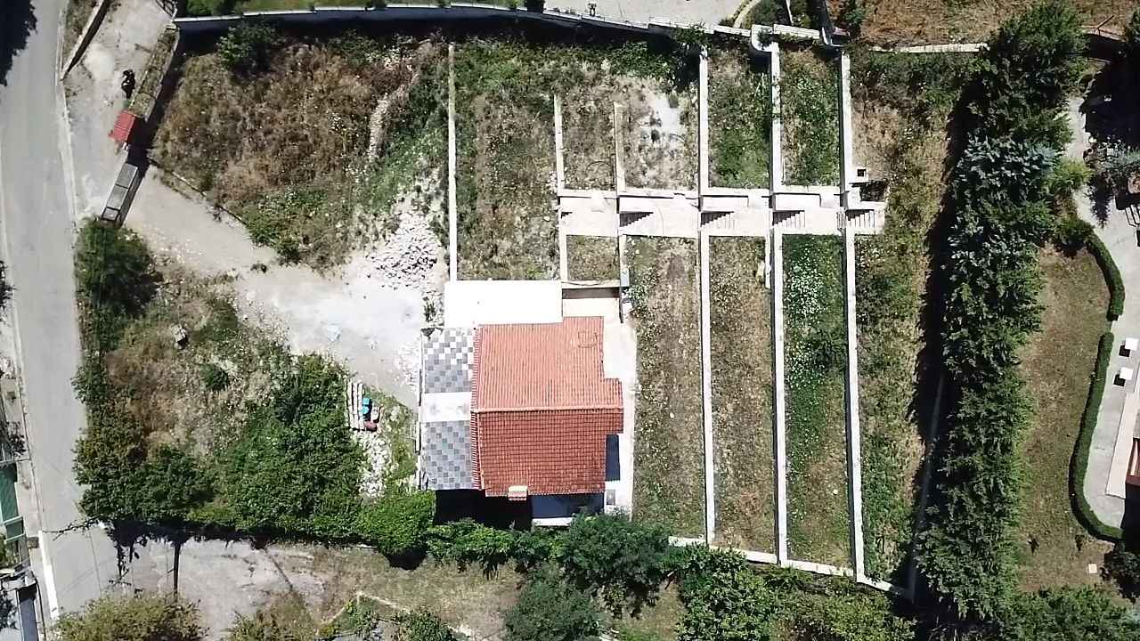 6f743d33-b77e-4c21-a66f-debbd3ec6d8e Vile per shitje, ne Peze-Helmes, Tirane.