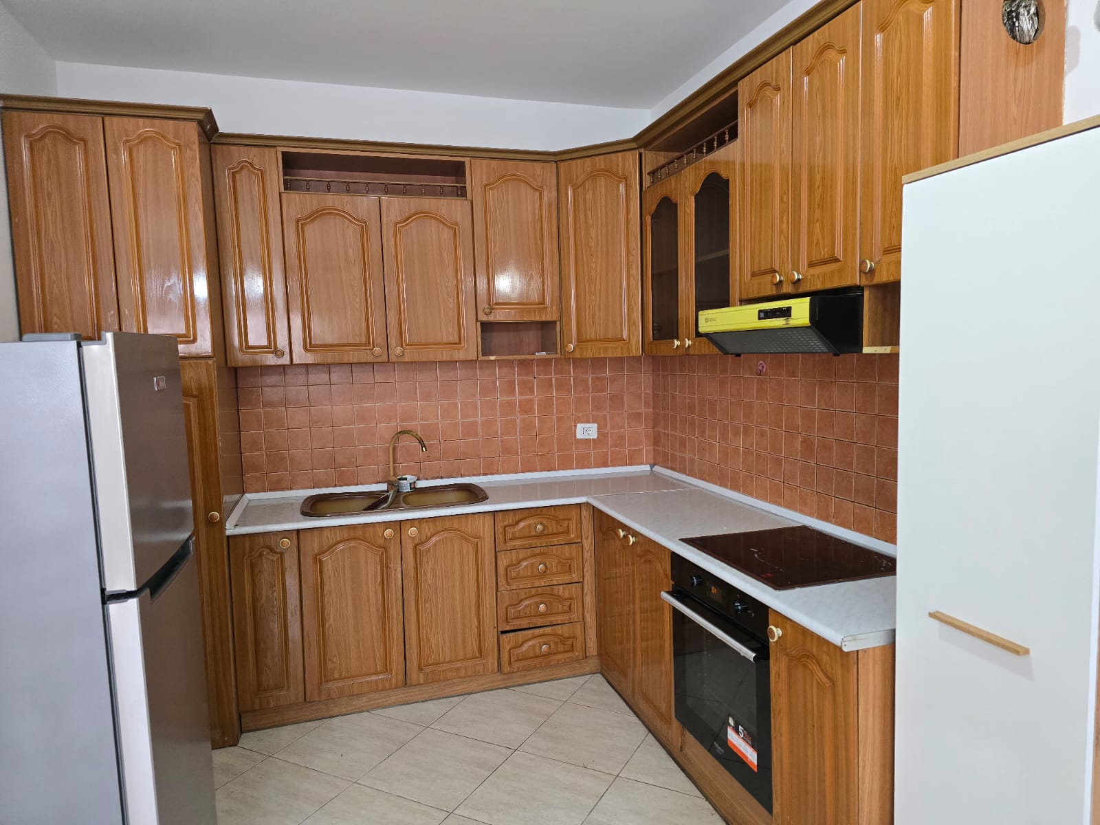 Apartament 2+1 per shitje, prane Bulevardit Zogu I, Tirane.