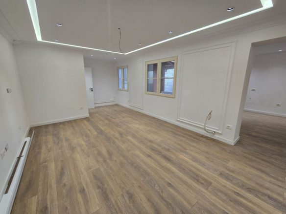 Ambient biznesi per qera, prane Shkolles se Baletit, Tirane.