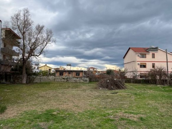 Truall 650 m2 per shitje, prane Xhamise, Plazh, Durres.