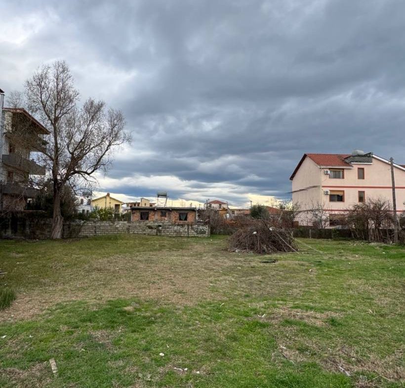 Truall 650 m2 per shitje, prane Xhamise, Plazh, Durres.