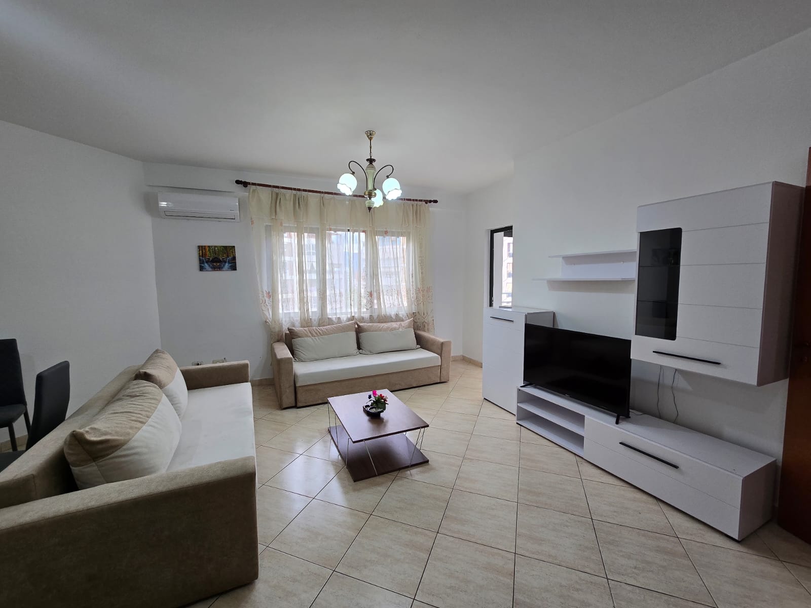 a5fb5303-c91d-4a38-9d2e-125cc002cc90 Apartament 2+1 per shitje, prane Bulevardit Zogu I, Tirane.