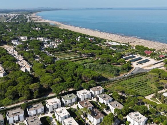 Vile per shitje, ne Gjirin e Lalezit, Durres.