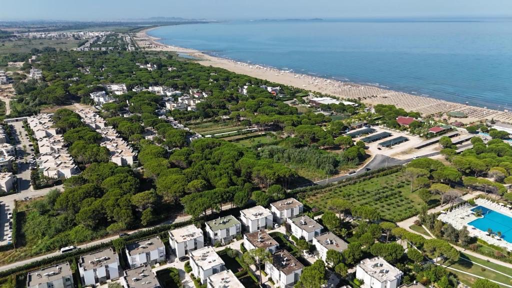 Vile per shitje, ne Gjirin e Lalezit, Durres.