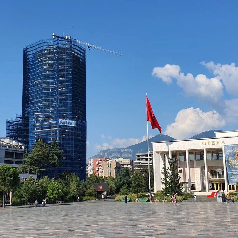 Apartament 2+1 per shitje, te Tirana’s-Rock/sheshi Skenderbej, Tirane.