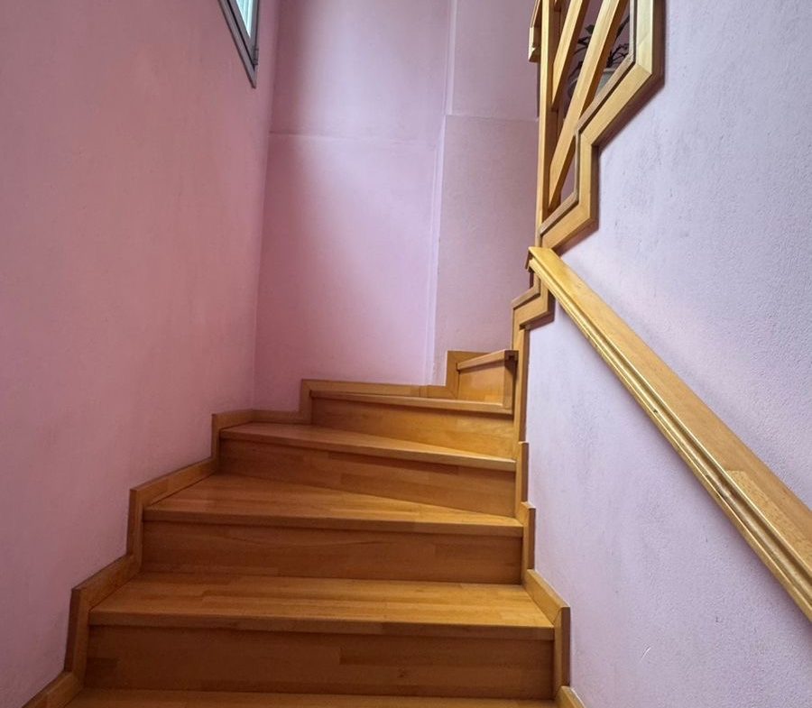 900