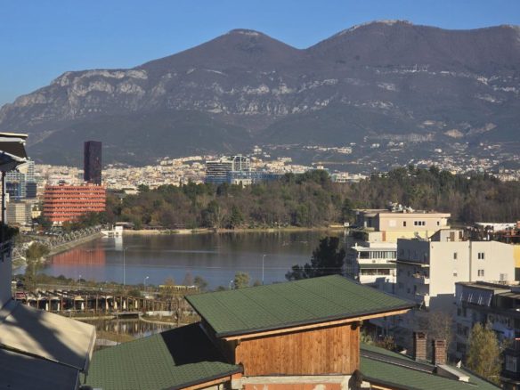 Okazion! Apartament 3+1 per shitje, te Kopshti Zoologjik, Tirane.