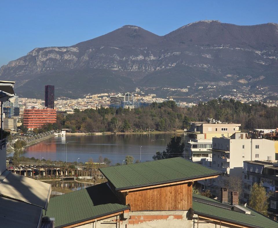 Okazion! Apartament 3+1 per shitje, te Kopshti Zoologjik, Tirane.