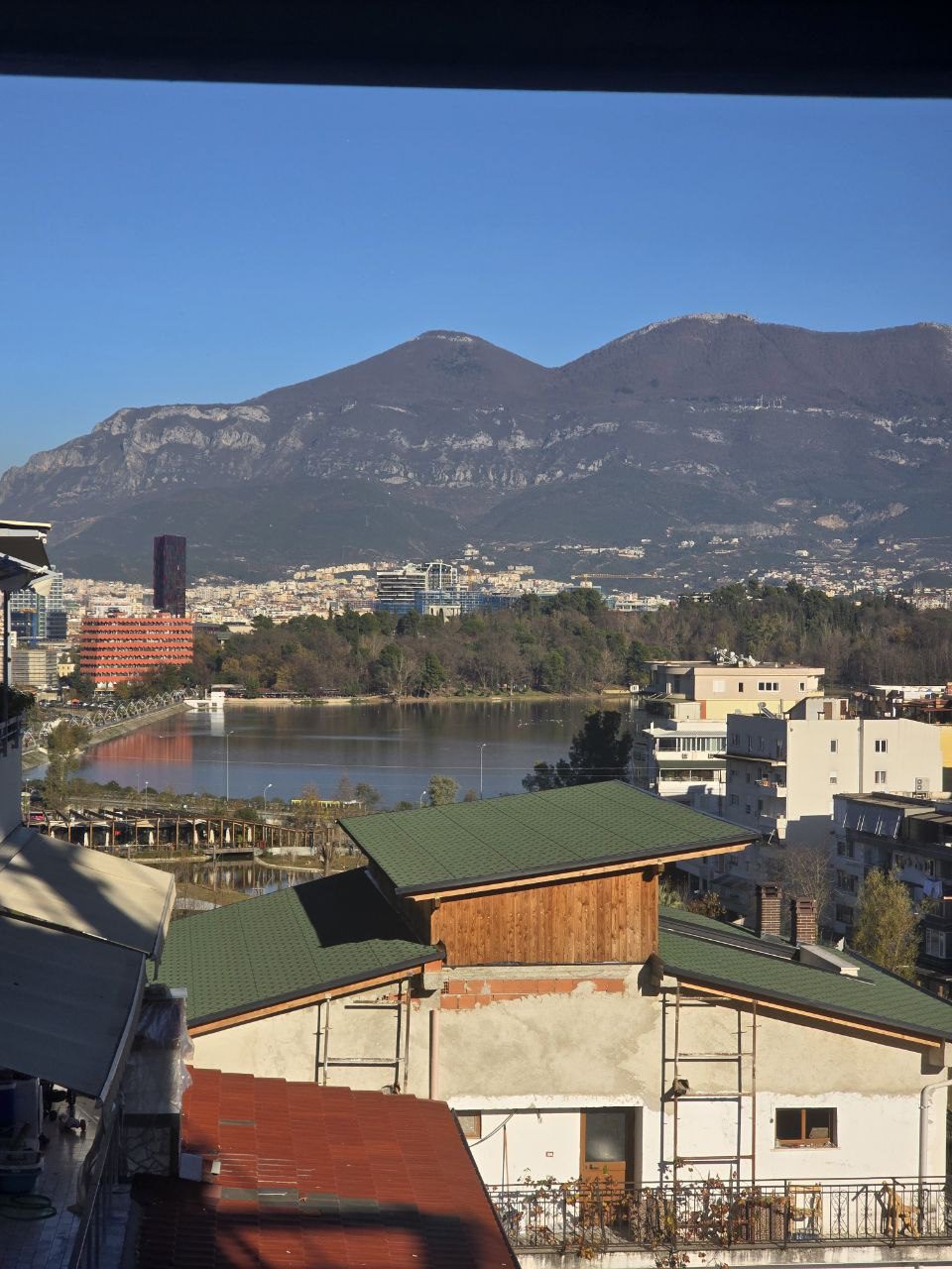 Okazion! Apartament 3+1 per shitje, te Kopshti Zoologjik, Tirane.