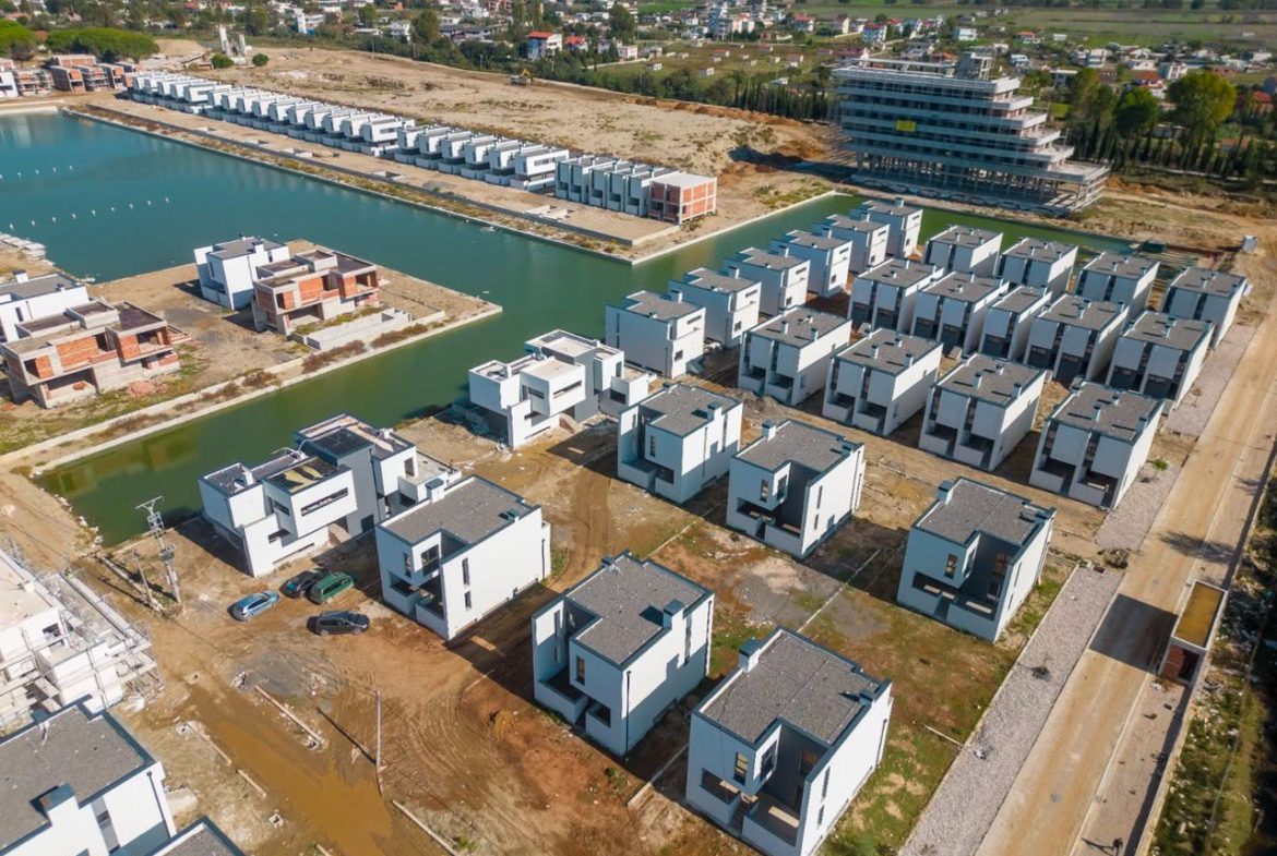 Vile per shitje, te Turquoise Marina, Hamallaj.