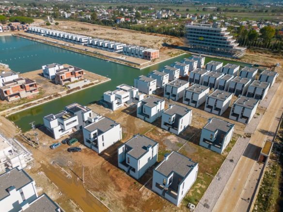 Vile per shitje, te Turquoise Marina, Hamallaj.