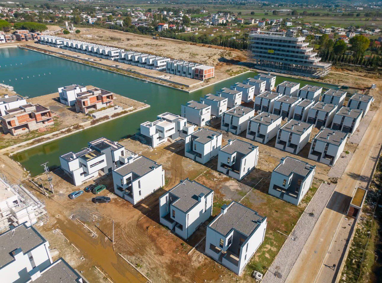Vile per shitje, te Turquoise Marina, Hamallaj.