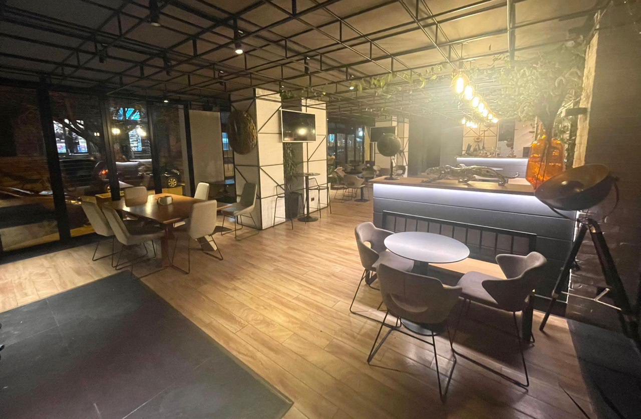 Lounge-Bar per shitje/qera, prane Globe, Tirane.