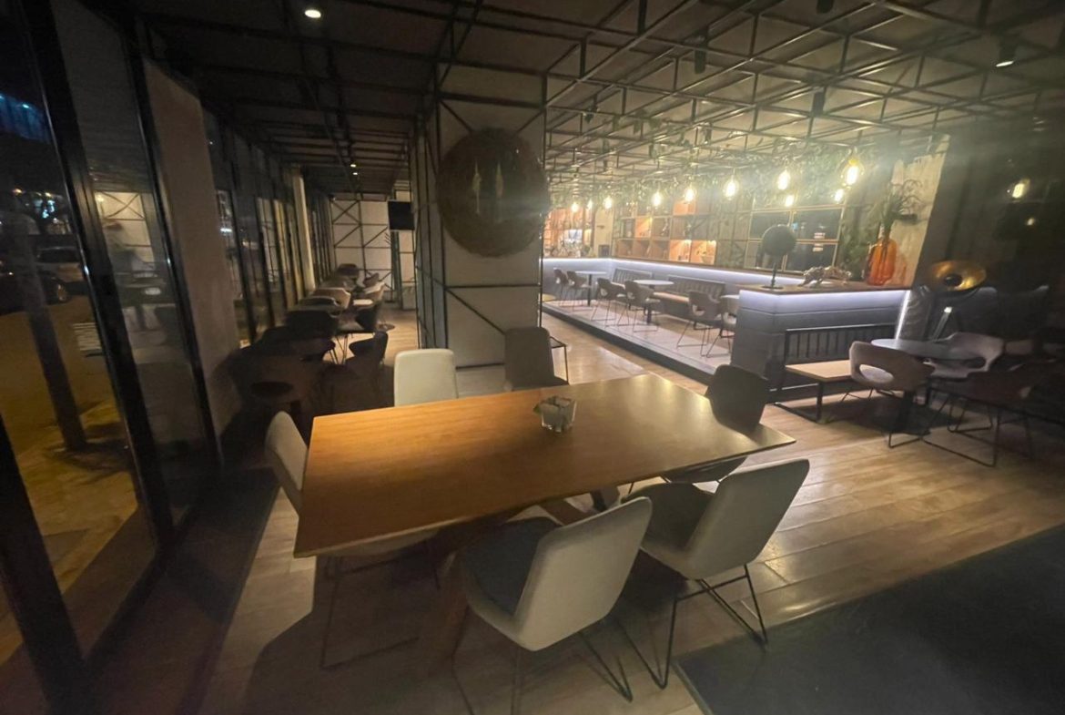 Lounge-Bar per shitje/qera, prane Globe, Tirane.