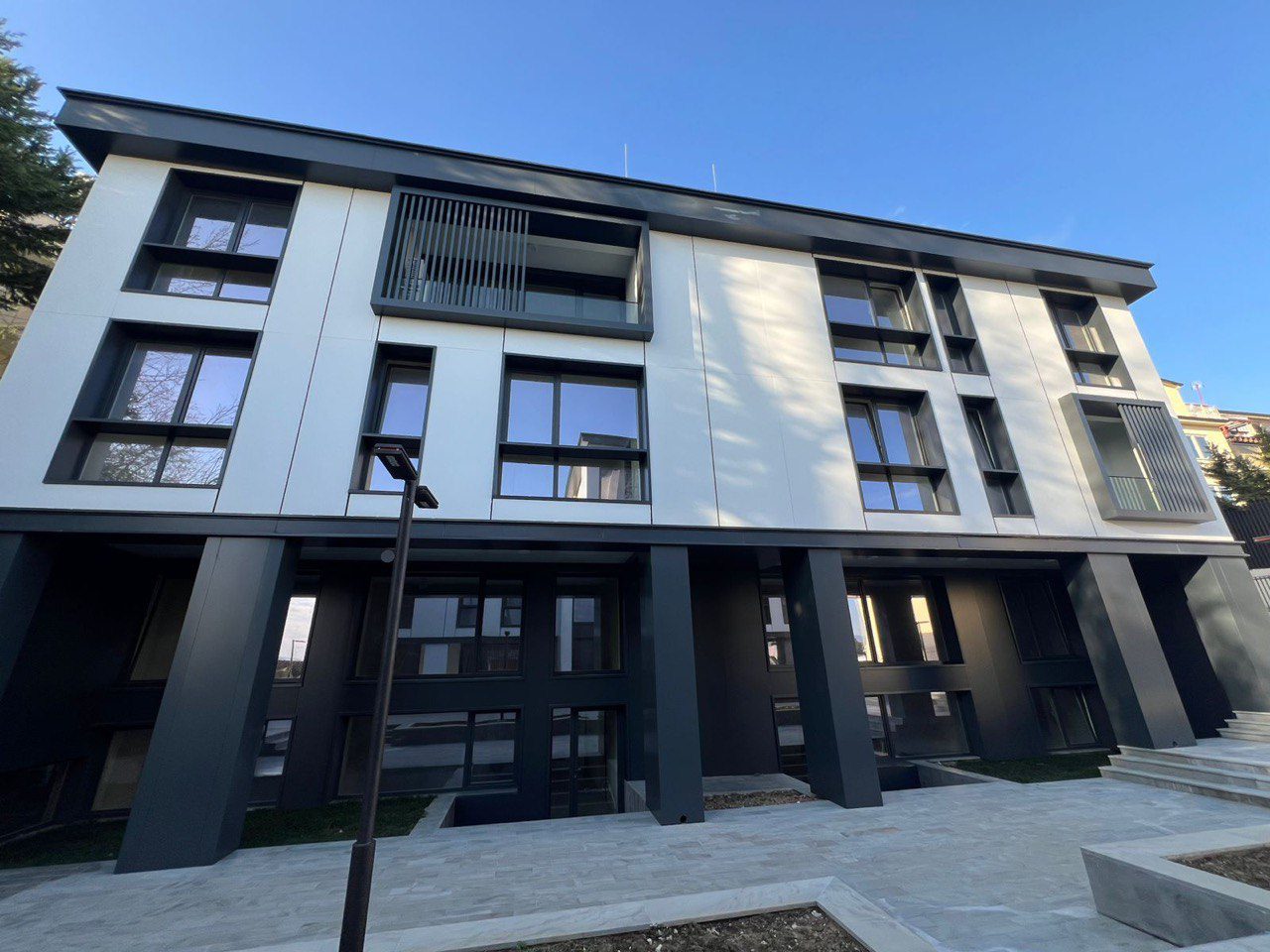 Apartament 3+1+2 poste parkimi per shitje, ne Sauk, Tirane.