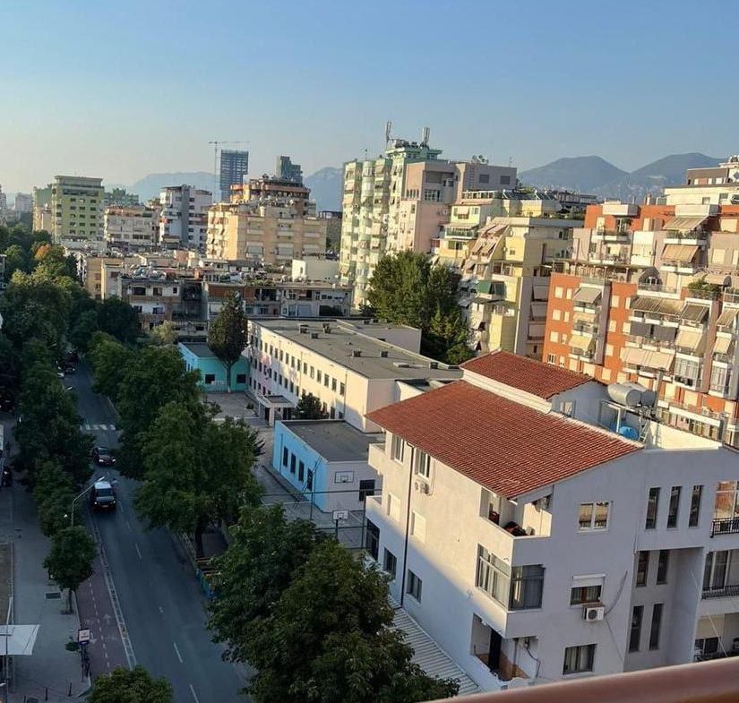 Apartament 2+1 per qera, prane gjimnazit “Petro Nini”, Tirane.