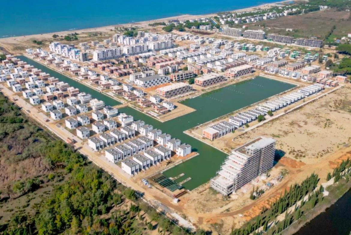 Vile individuale per shitje, Turquoise Marina, Hamallaj.
