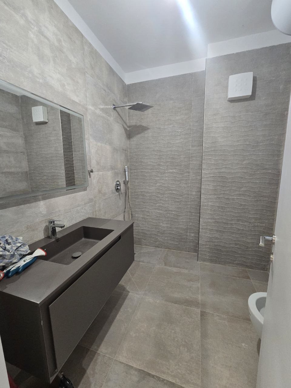 Ambjent 2+1 per qera, ne rrugen Myslym Shyri, Tirane.