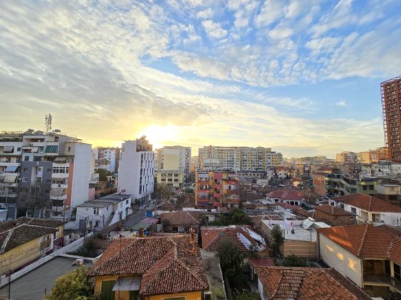 Ambjent 2+1 per qera, ne rrugen Myslym Shyri, Tirane.