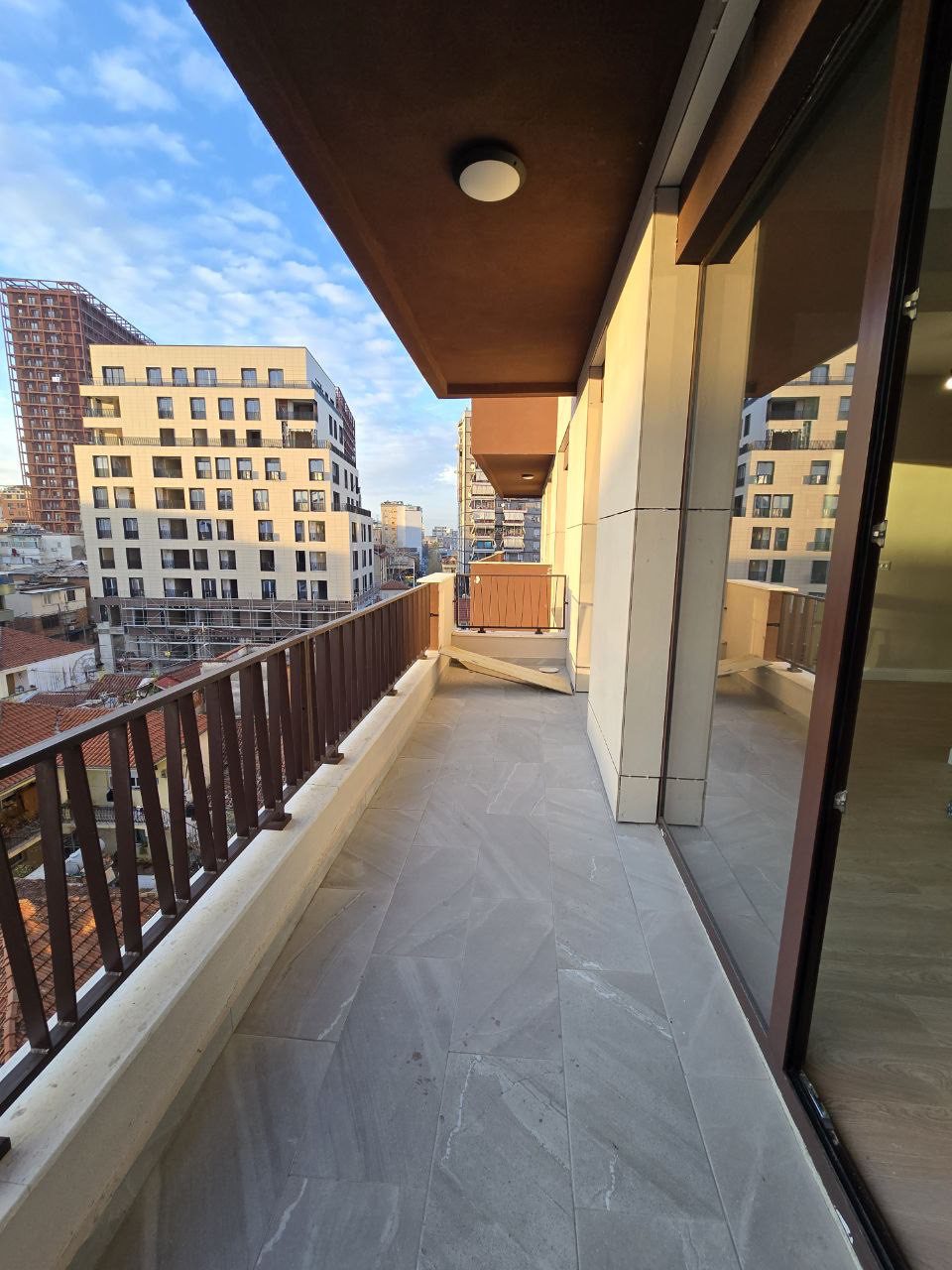 Ambjent 2+1 per qera, ne rrugen Myslym Shyri, Tirane.