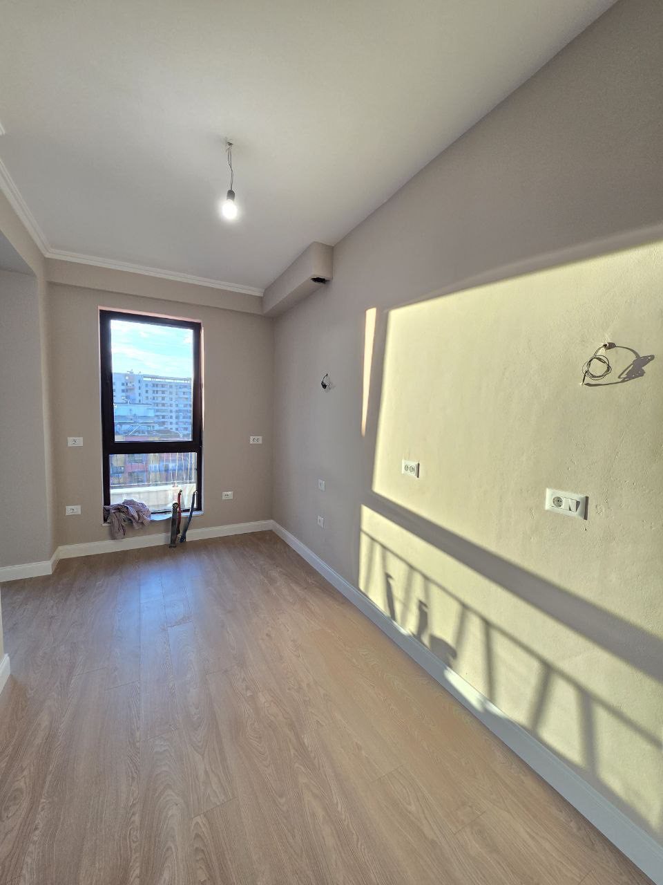 Ambjent 2+1 per qera, ne rrugen Myslym Shyri, Tirane.