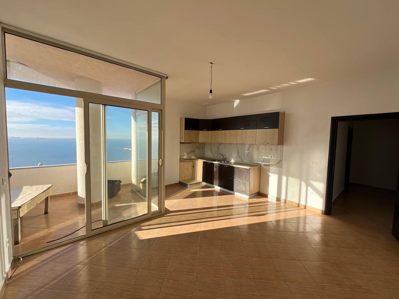 Apartament 1+1 me pamje nga deti per shitje, ne Plazh, Durres.