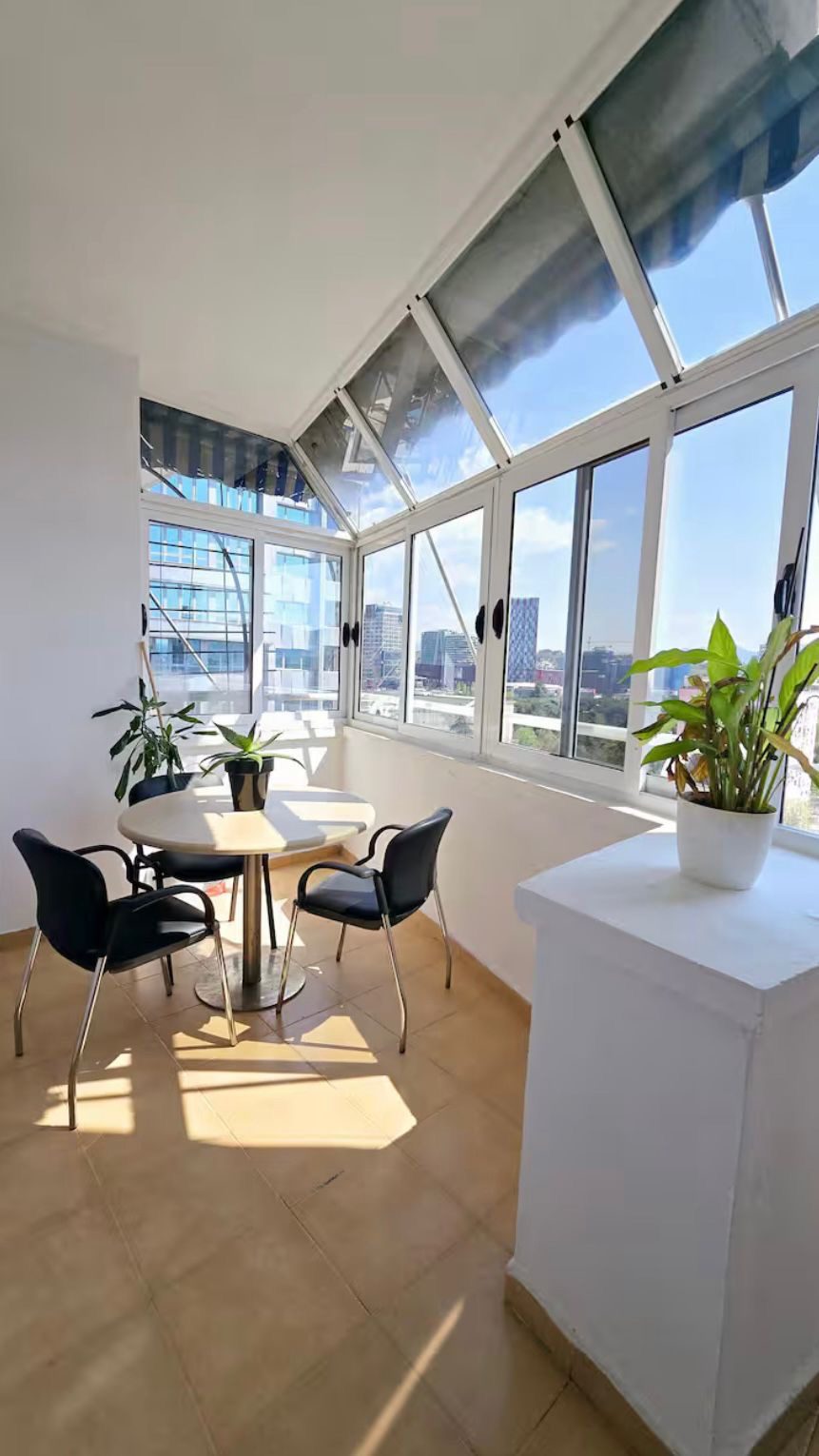 Apartament per qera, prane Sky Tower, Tirane.