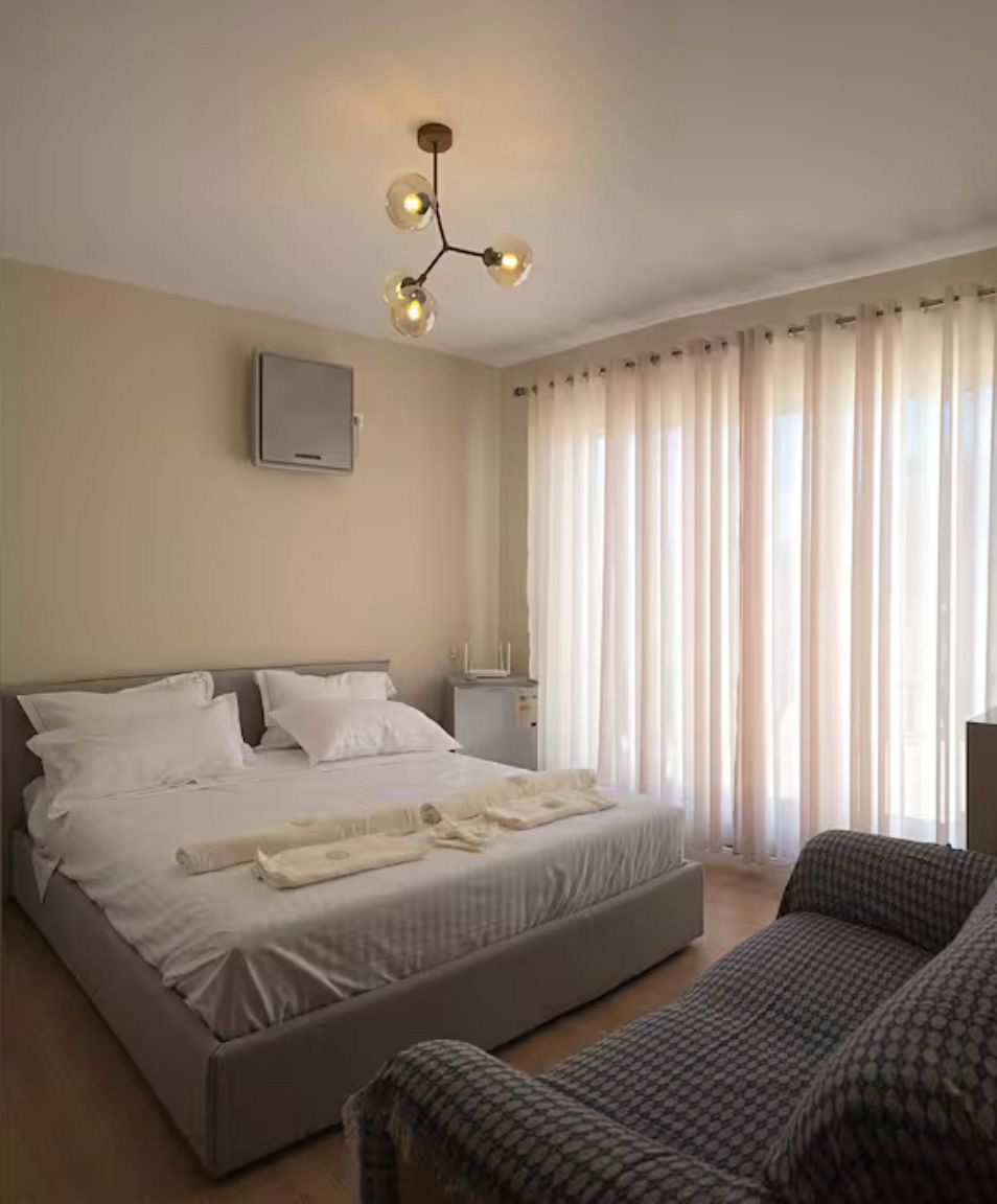 Apartament per qera, prane Sky Tower, Tirane.