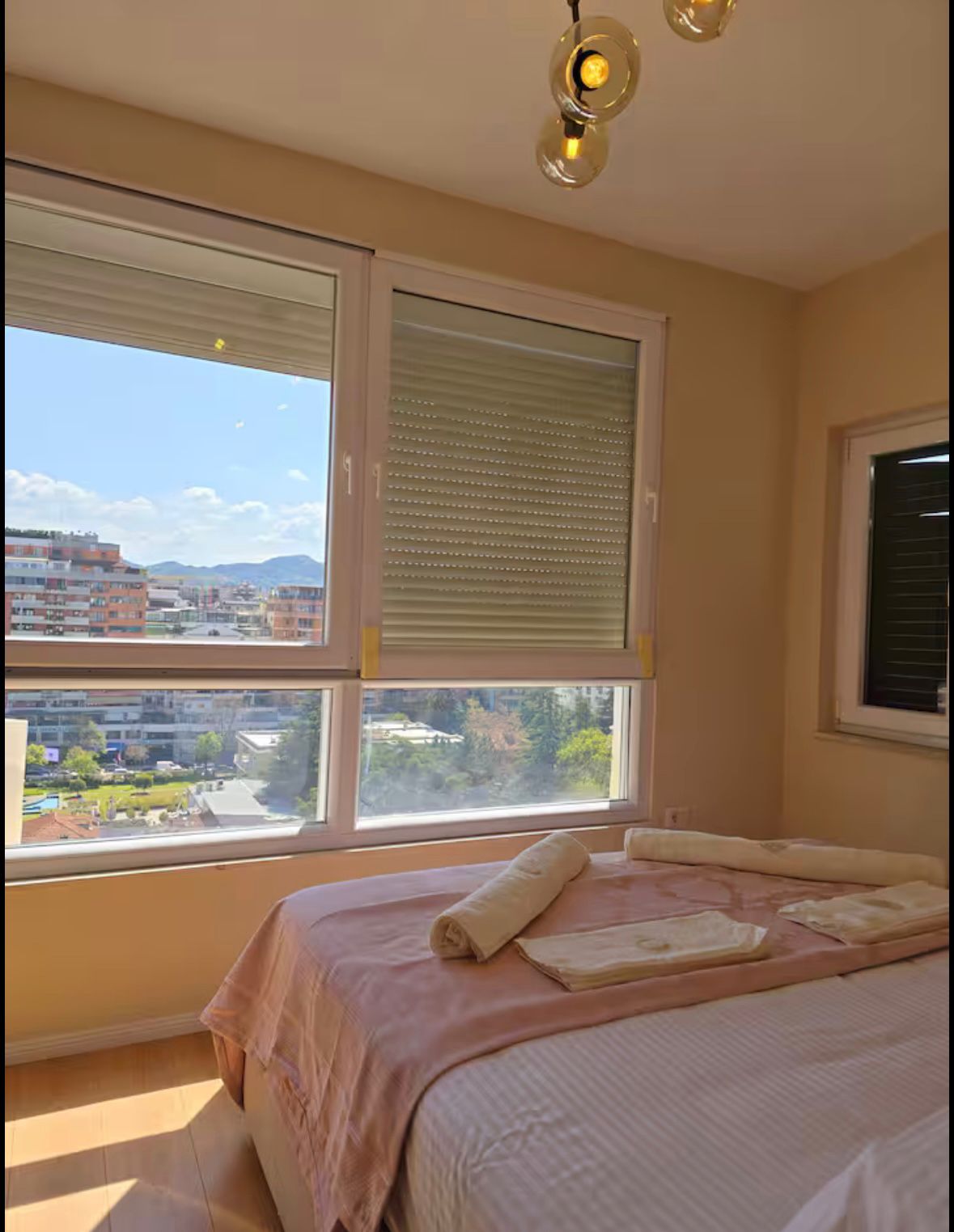 Apartament per qera, prane Sky Tower, Tirane.
