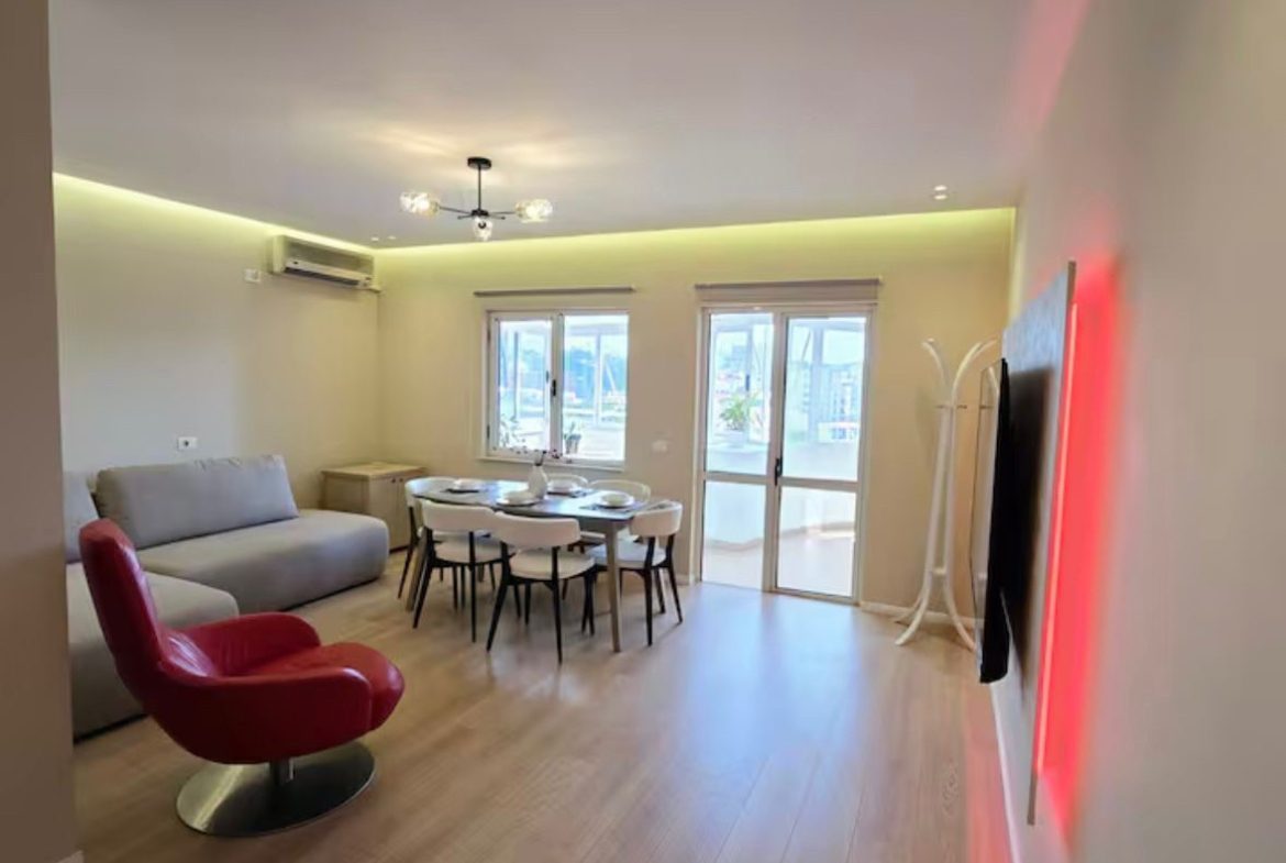 Apartament per qera, prane Sky Tower, Tirane.