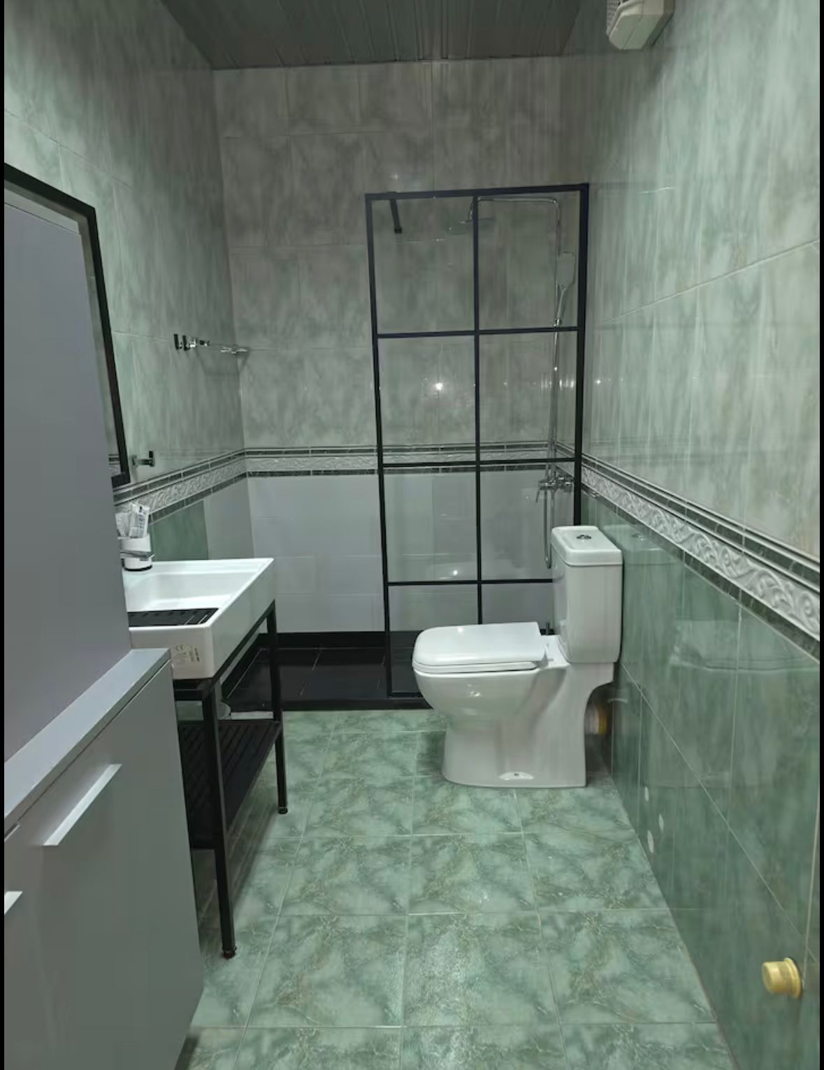 Apartament per qera, prane Sky Tower, Tirane.
