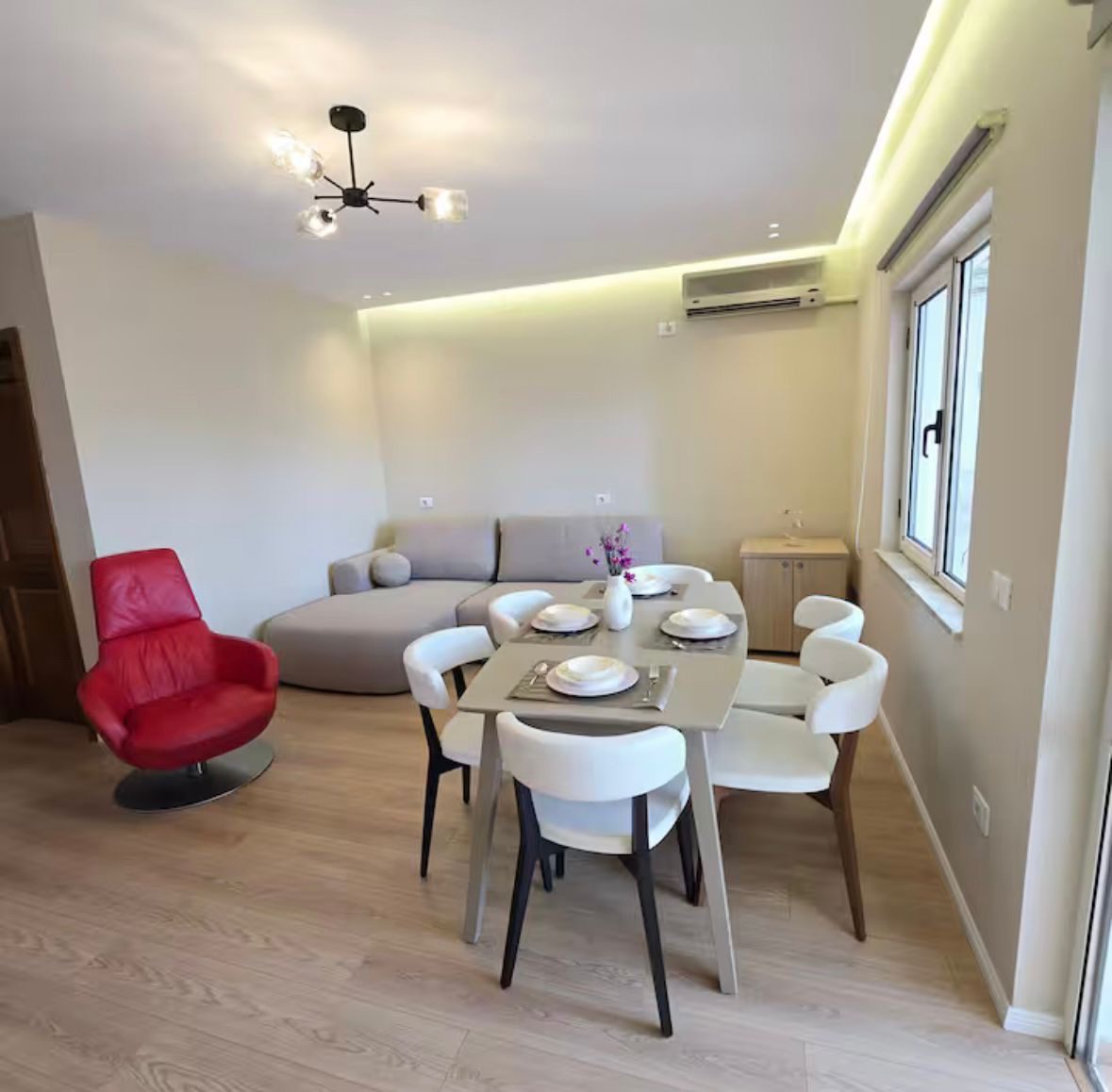 Apartament per qera, prane Sky Tower, Tirane.